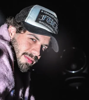 Zé Felipe mostra prévia da nova música e web aponta indireta