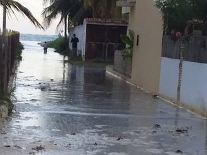 [Vídeo] Águas da Praia de Porto da Rua invadem São Miguel dos Milagres