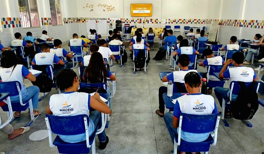 Plenarinho aplica redações para 4700 estudantes de escolas de Maceió