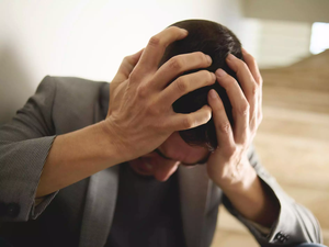 Médico armado tem surto, invade casas e assusta população em Tanque D’arca