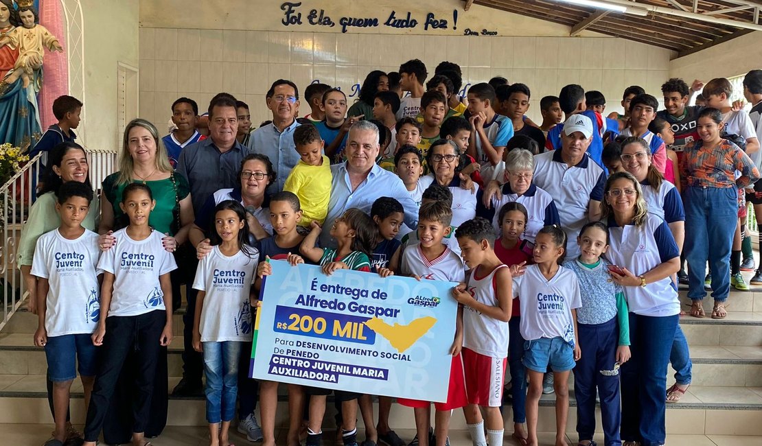 Alfredo Gaspar entrega em Penedo, R$ 1,1 milhão em emendas para Assistência Social e Saúde