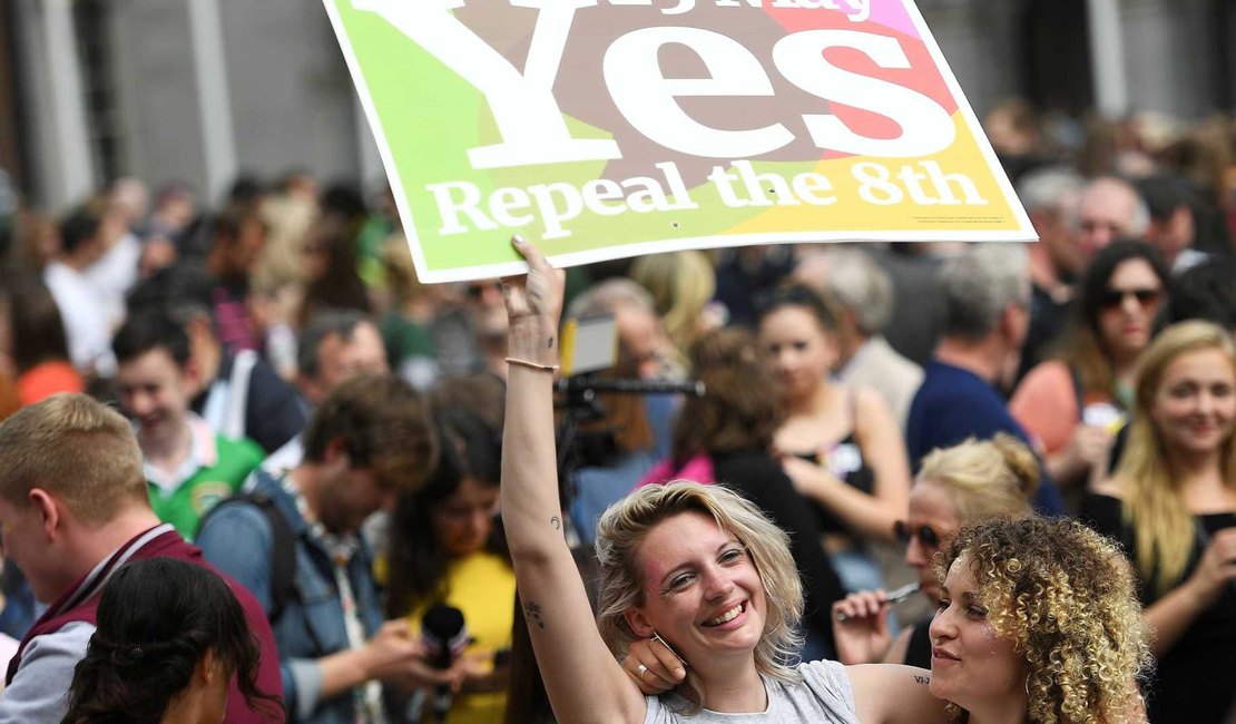 Irlandeses votam por legalizar o aborto em referendo histórico
