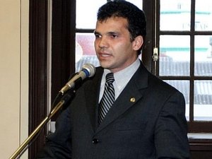 Deputado ressalta importância da campanha do Laço Branco