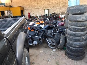 [Vídeo] Denúncia aponta esquema para retirada de veículos irregulares mediante propina, em Arapiraca 