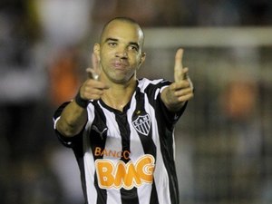 Tardelli lamenta saída de Ronaldinho, mas vê Guilherme à altura: 'Sempre entra bem'