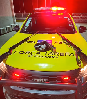 Jovem é agredida por companheiro dentro de circo e polícia encontra armas escondidas em matagal