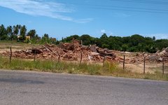 Construção é demolida em Maragogi