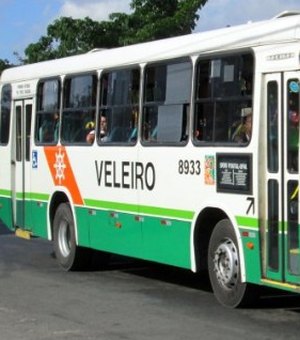 Três homens são presos suspeitos de assaltar um ônibus em Maceió 