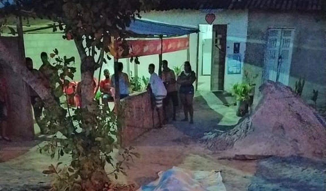 Amigo mata o outro a tiros  em mesa de bar na zona rural de Penedo