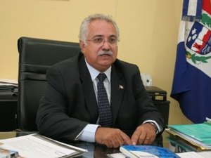 Prefeitura de Arapiraca permanece em silêncio sobre denúncias contra Teófilo