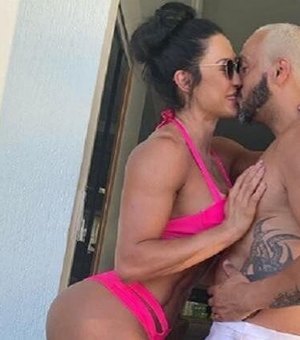 Gracyanne Barbosa e Belo Celebram Chegada de 2020 com beijão