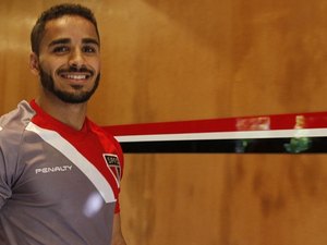 São Paulo confirma venda de Douglas ao Barcelona