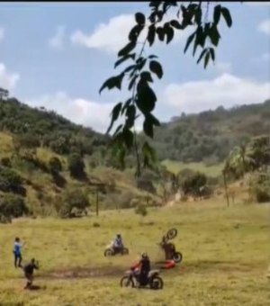 Motociclista fica ferido após manobra arriscada em evento em Viçosa