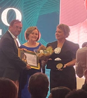 Prefeito de Arapiraca, Luciano Barbosa, é homenageado pela ABBCJ-AL