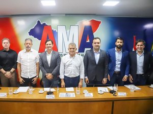 Relator do PL do imposto de renda, Arthur Lira concentra holofotes em reunião na AMA com bancada alagoana