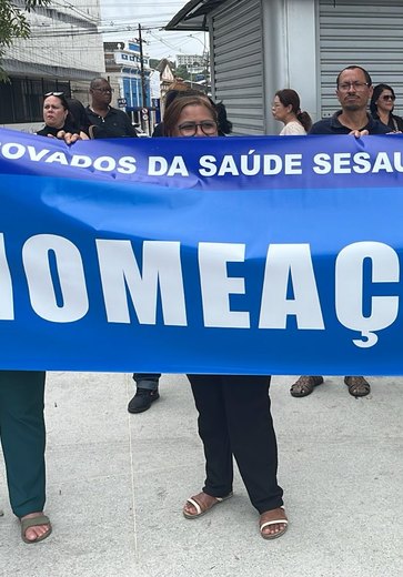 Aprovados em concurso da saúde de 2002 cobram nomeação durante manifestação me Maceió