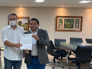 Trecho que liga Canafístula ao Cangandu será asfaltado a partir de outubro, garante vereador Edvânio