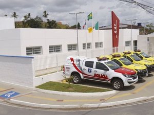 Mulher leva bebê para bar, ameaça conselheiro tutelar e é detida em São Sebastião