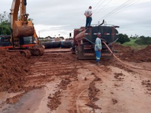 [VÍdeo] DER realiza serviços para evitar que água da lagoa invada a rodovia AL 220