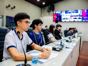 Estudantes protagonizam debate sobre a Constituição na Câmara de Maceió