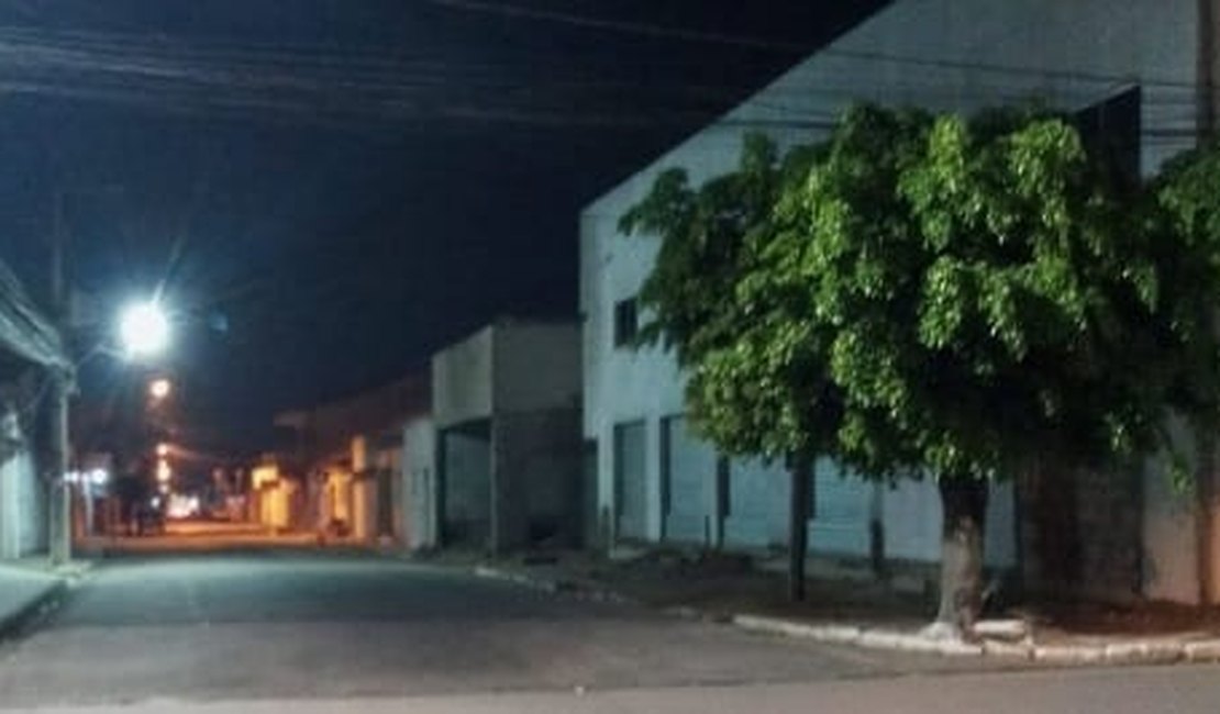 [Vídeo] Homem agride esposa e ateia fogo dentro da residência em Arapiraca