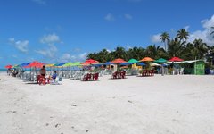 Turistas ficam encantados com a Praia de Antunes