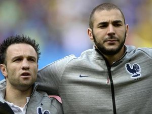 Juíza pode liberar Benzema para jogar ao lado de Valbuena