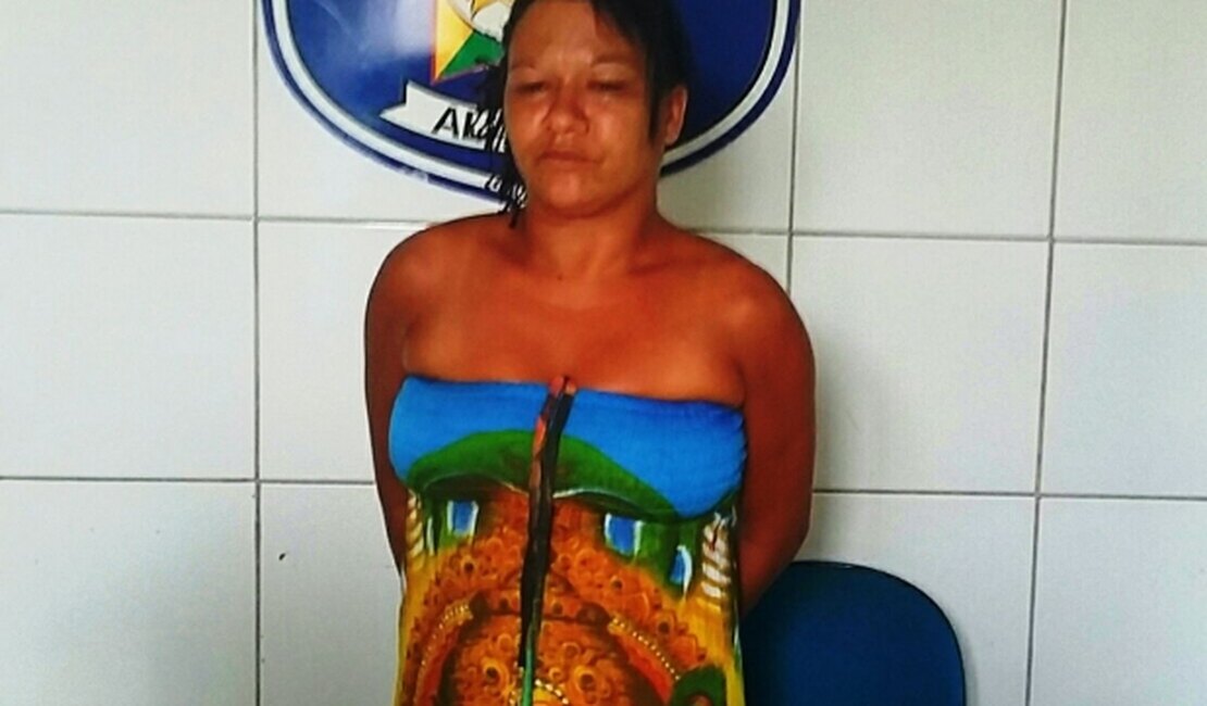 Após denúncia, mulher acaba detida com maconha e crack dentro de casa