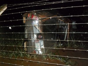 Veículo em alta velocidade sobra em curva e capota várias vezes em Coité do Noia