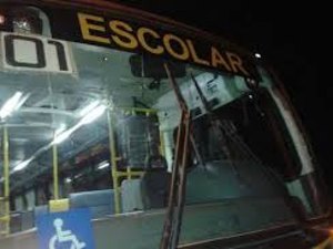 Ônibus que fazia transporte de estudantes é assaltado em Flexeiras