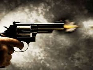 Polícia prende homem após disparos em via pública