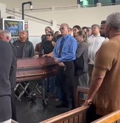 Corpo de policial civil morto dentro de viatura é enterrado sob comoção em Sergipe