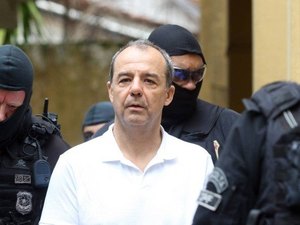 Cabral promete entregar Aécio Neves