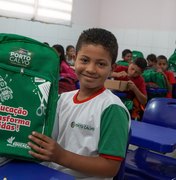 Secretaria de Educação de Porto Calvo distribui kit escolar para toda rede de ensino