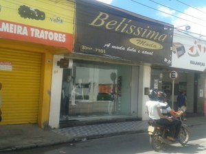 Jovens assaltam loja de roupas no Centro de Arapiraca