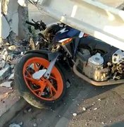 Motociclista fica gravemente ferido após colidir em poste no Eustáquio Gomes
