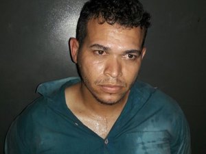 Homem rouba veículo e foge, mas é capturado depois de se envolver em acidente