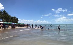 Aglomerações em praias de Maceió durante o feriado
