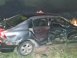 Colisão lateral é registrada na AL-101 Sul, na Barra de São Miguel