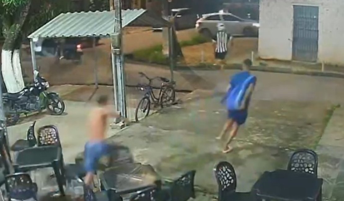 Homem é perseguido e assassinado a facadas na parte alta de Maceió