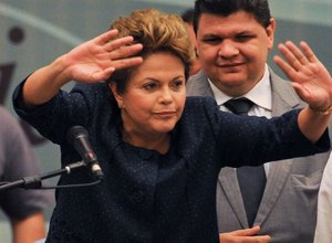 Dilma é vaiada ao falar 'portador de deficiência' durante conferência