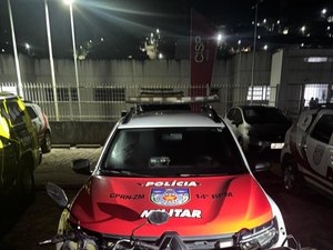 Polícia apreende veículo roubado com vigilante no município de Jundiá