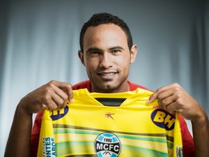 Villa Nova-MG trabalha para tentar volta de goleiro Bruno aos gramados