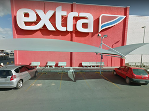 Entidades sociais realizam manifestação em frente a supermercado no bairro do Farol