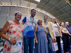Arapiraca de Olho no Futuro avança com entrega de mais de 500 óculos de grau