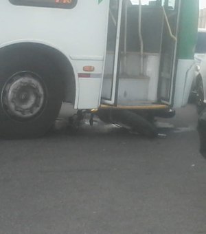 Motociclista morre em colisão com ônibus no Barro Duro