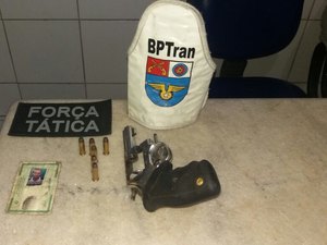 Após denúncia, polícia prende suspeito de praticar assaltos em Rio Largo 