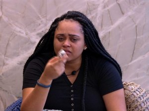 Após prova de resistência, Rízia chora e diz “tem gente que não me suporta”