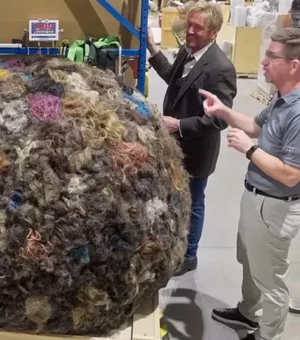 Bola de cabelo humano gigante quebra recorde mundial do Guinness Book