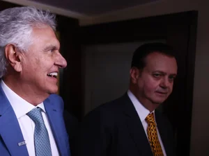 Caiado oficializa candidatura de olho em críticas a Flávio e Lula